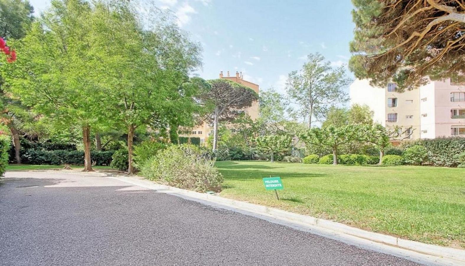Studio A 100 M Du Port Et 500 M Des Plages Ιέρ Εξωτερικό φωτογραφία